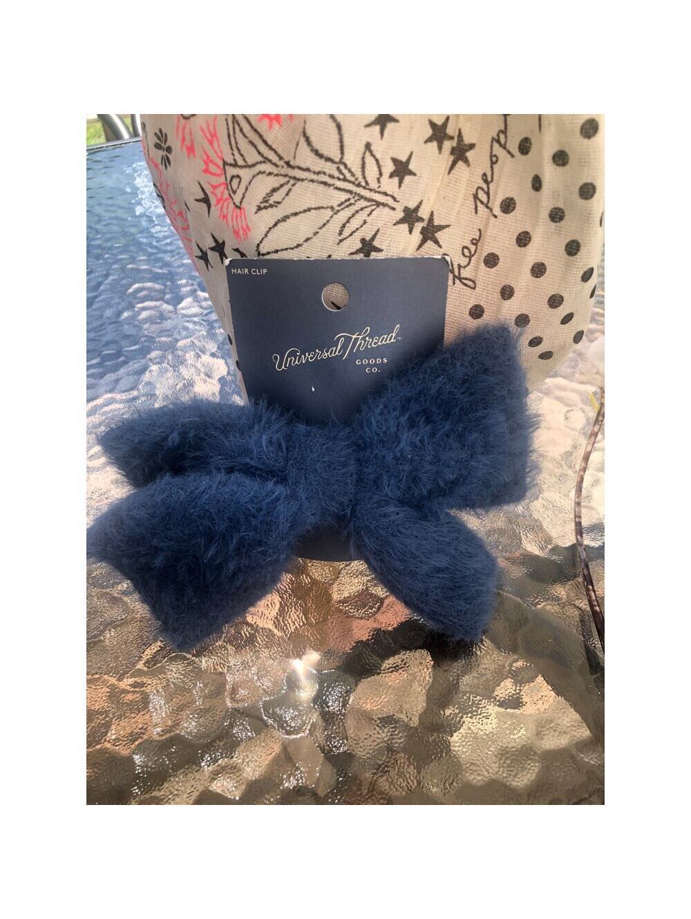 Universal Thread NWT Blue Faux Fur Bow Clip
